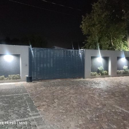 The Croc Guest House Спрингс Экстерьер фото