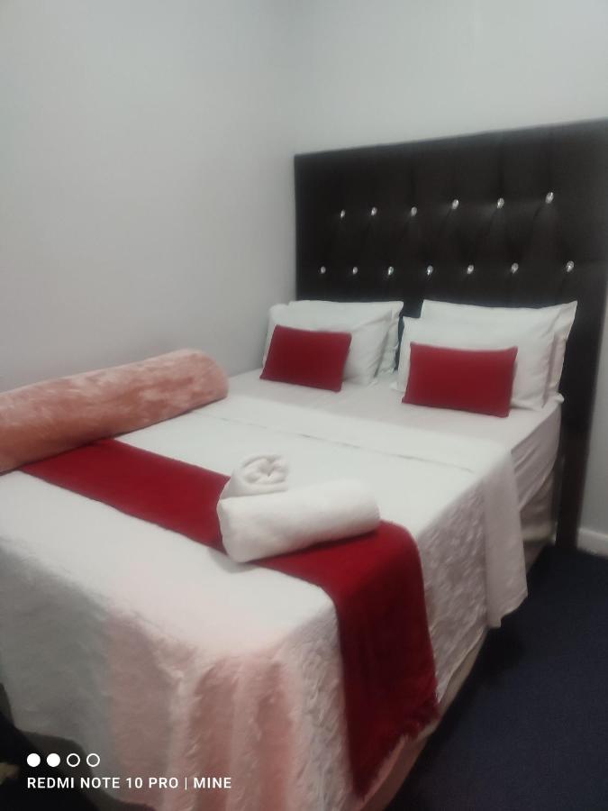 The Croc Guest House Спрингс Экстерьер фото